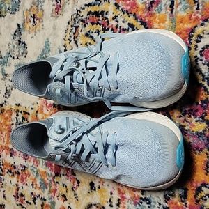 Women's new balance 1080 v11 running shoes size 9